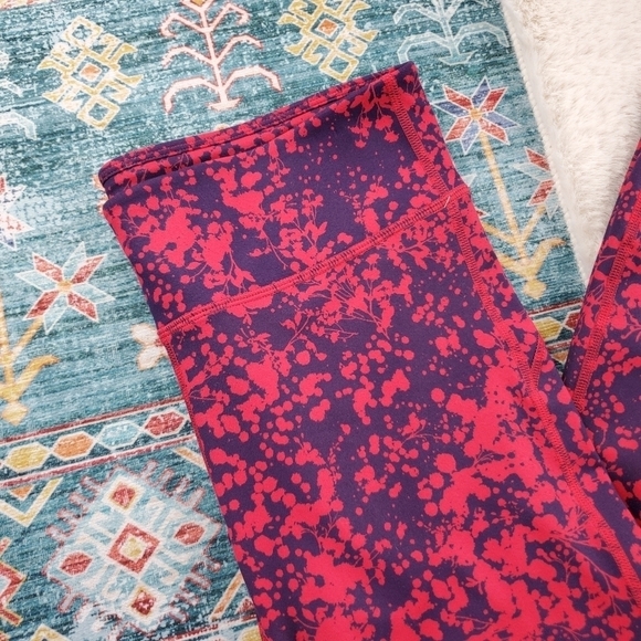 Fabletics Pureluxe red Blue Print Legging Small - Picture 2 of 7